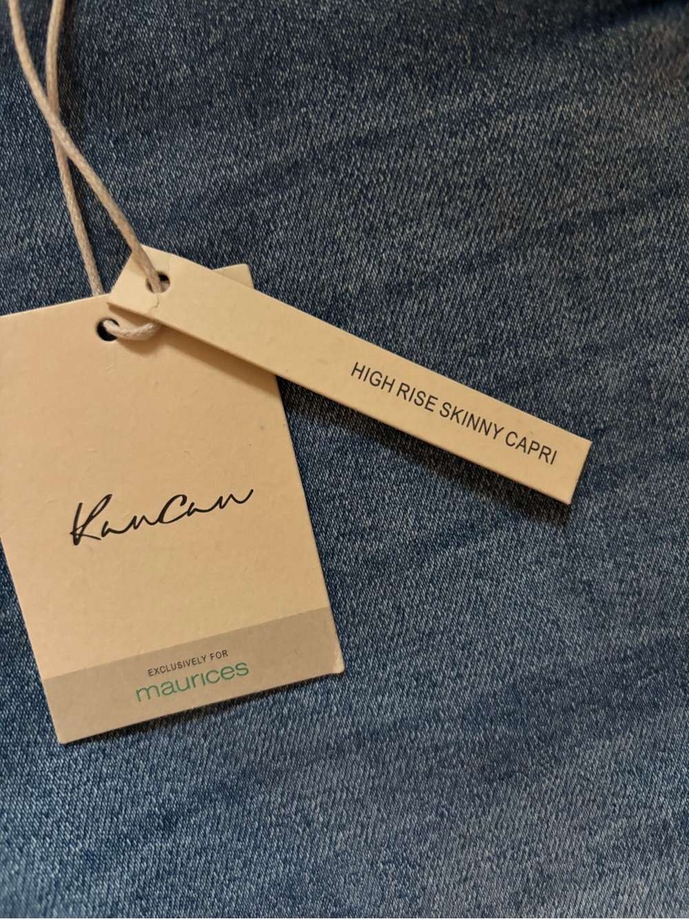 KanCan Medium Wash Blue Women’s high rise capris - Picture 2 of 3